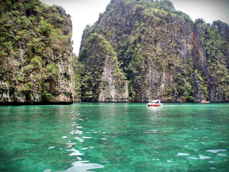Peleh Bay