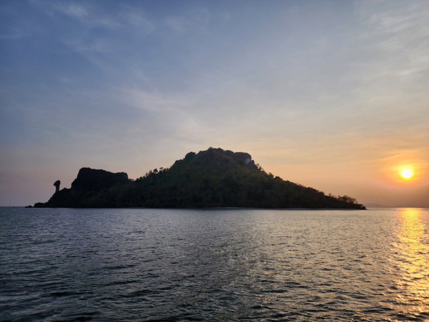 ทัวร์ 7 เกาะ ชมพระอาทิตย์ตก + บาบีคิว โดยเรือสปีดโบ๊ท
